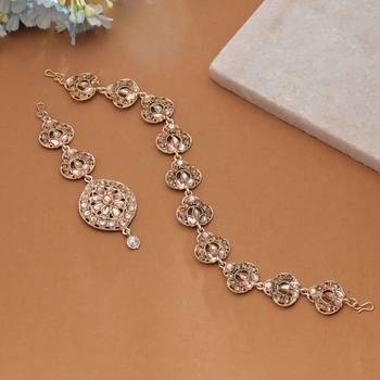 Light brown color kundan mathapatti with maangtika design 2