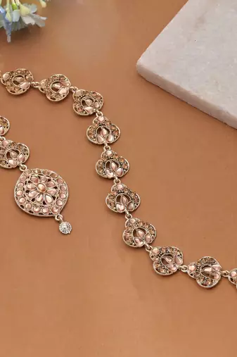 Light brown color kundan mathapatti with maangtika design