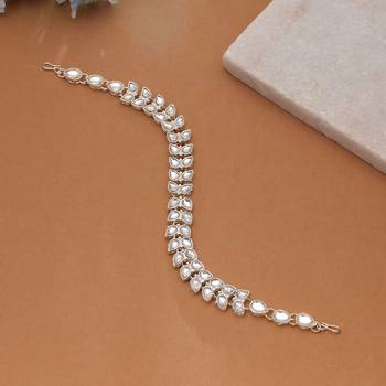 White color kundan mathapatti bridal traditional design 3