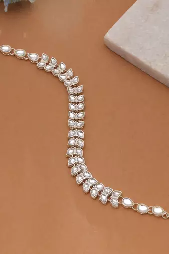 White color kundan mathapatti bridal traditional design