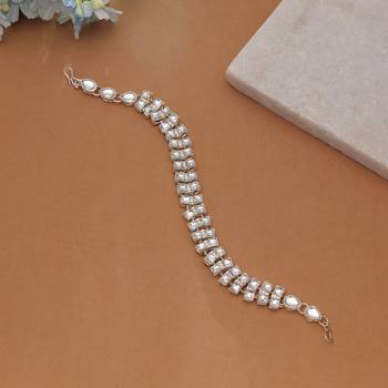 White color kundan mathapatti royal ethnic look 3