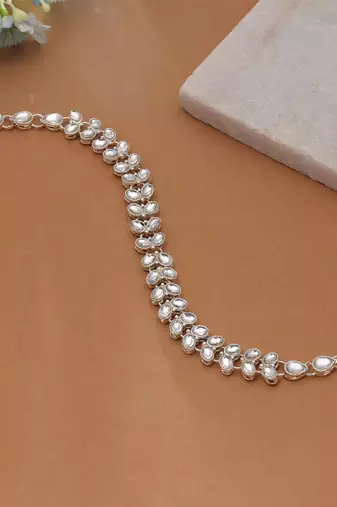 White color kundan mathapatti stylish fashion appeal