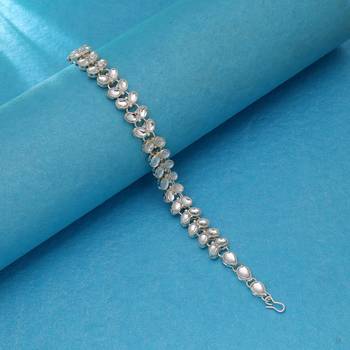 White color kundan mathapatti stylish fashion appeal 3
