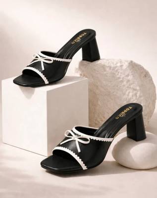Black bow embellished artificial leather block heel sandals for women 4