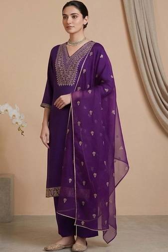 Women ethnic motifs embroidered regular thread work kurta with trousers & with dupatta