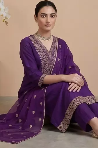 Women ethnic motifs embroidered regular thread work kurta with trousers & with dupatta