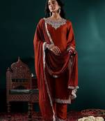 Women floral embroidered regular kurta with trousers & with dupatta