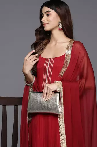 Maroon gota detailed sleeveless kurta with trouser and dupatta