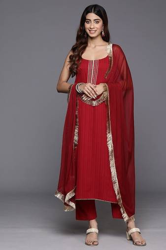 Maroon gota detailed sleeveless kurta with trouser and dupatta