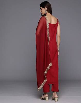Maroon gota detailed sleeveless kurta with trouser and dupatta 5