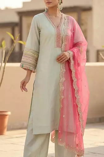 Women embroidered regular kurta with trousers & with dupatta
