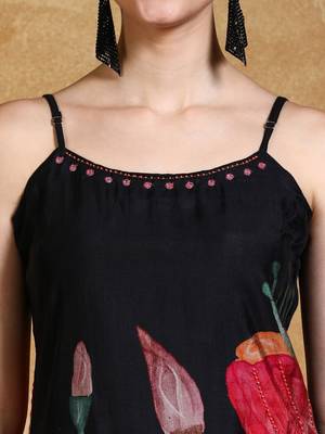 Women floral printed kurta with trousers & dupatta 3