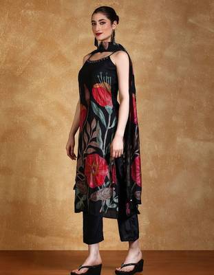 Women floral printed kurta with trousers & dupatta 5