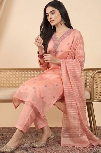 Women ethnic motifs embroidered regular thread work kurta with trousers & with dupatta