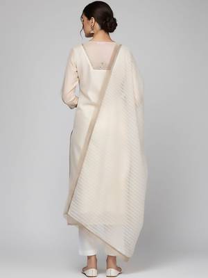 Women regular thread work kurta with trousers & with dupatta 2
