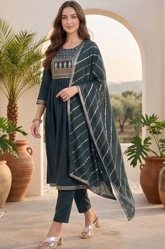 Women ethnic motifs embroidered tiered thread work kurta with trousers & with dupatta