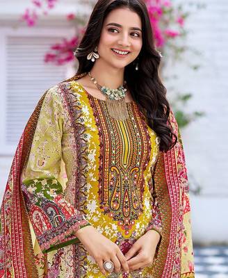 Women printed regular beads and stones kurta with trousers & with dupatta 2