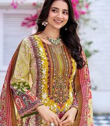 Women printed regular beads and stones kurta with trousers & with dupatta