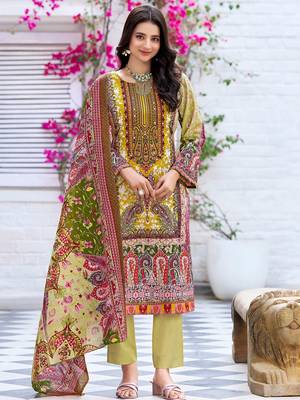 Women printed regular beads and stones kurta with trousers & with dupatta 1
