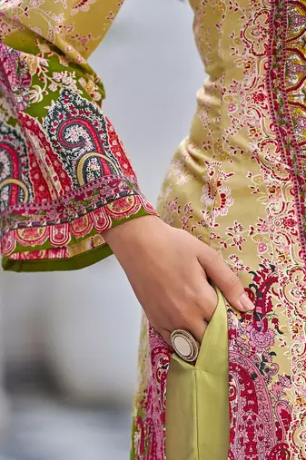 Women printed regular beads and stones kurta with trousers & with dupatta