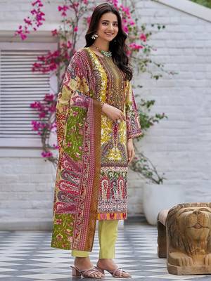 Women printed regular beads and stones kurta with trousers & with dupatta 4