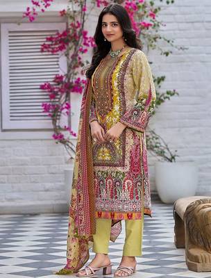 Women printed regular beads and stones kurta with trousers & with dupatta 5
