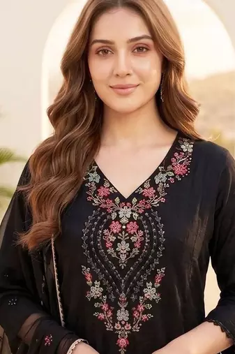Women floral embroidered regular thread work kurta with trousers & with dupatta