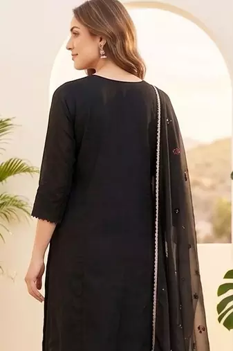 Women floral embroidered regular thread work kurta with trousers & with dupatta