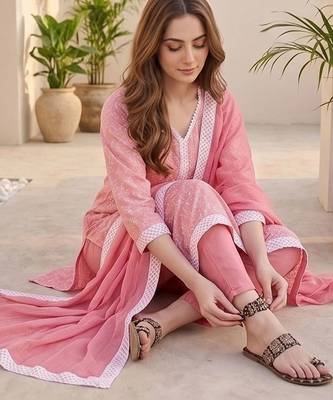 Women floral printed regular kurta with trousers & with dupatta 4