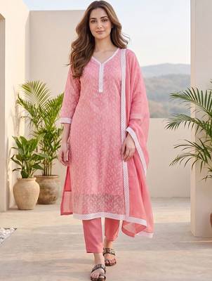 Women floral printed regular kurta with trousers & with dupatta 1