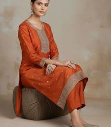 Women ethnic motifs embroidered regular thread work kurta with trousers & with dupatta