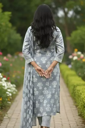 Women floral printed regular kurta with trousers & with dupatta
