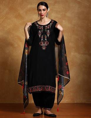 Women floral yoke design regular thread work kurta with trousers & with dupatta 3