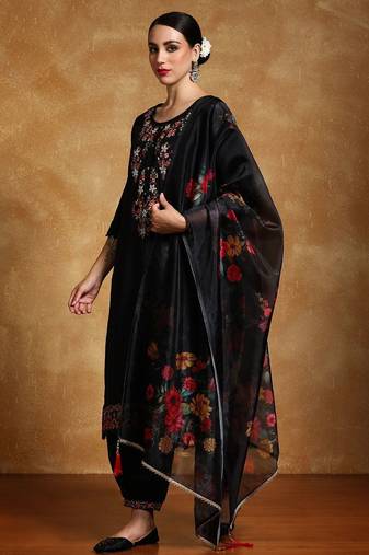 Women floral yoke design regular thread work kurta with trousers & with dupatta