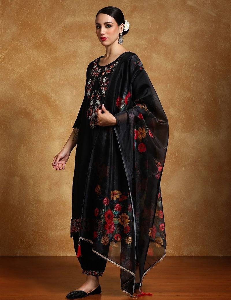 Women floral yoke design regular thread work kurta with trousers & with dupatta