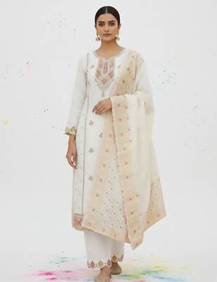 Women ethnic motifs embroidered regular thread work kurta with trousers & with dupatta 1