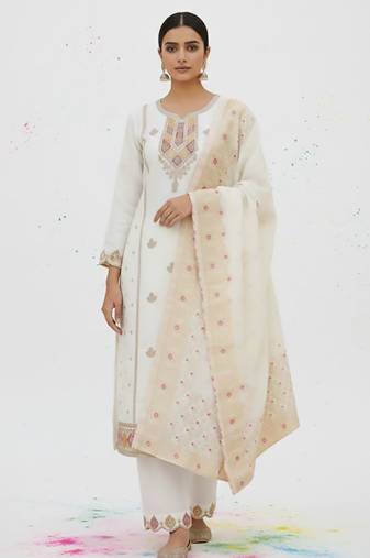 Women ethnic motifs embroidered regular thread work kurta with trousers & with dupatta