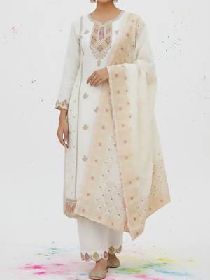 Women ethnic motifs embroidered regular thread work kurta with trousers & with dupatta 2