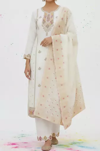 Women ethnic motifs embroidered regular thread work kurta with trousers & with dupatta