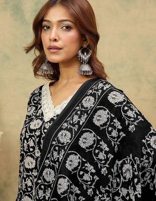 Women ethnic motifs printed regular kurta with trousers & dupatta 2