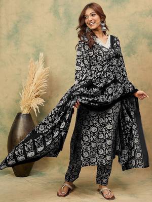 Women ethnic motifs printed regular kurta with trousers & dupatta 4