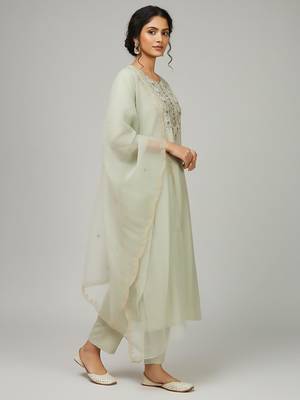 Women ethnic motifs embroidered regular thread work kurta with trousers & with dupatta 3
