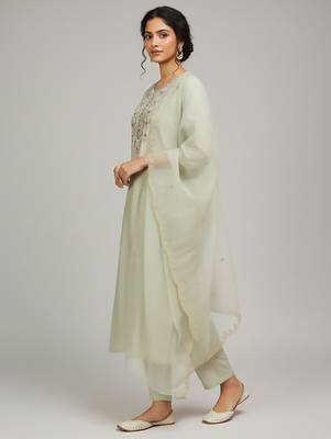 Women ethnic motifs embroidered regular thread work kurta with trousers & with dupatta 4