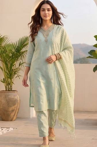 Women ethnic motifs embroidered regular thread work kurta with trousers & with dupatta