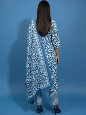 Women ethnic motifs printed regular thread work kurta with trousers & with dupatta 3