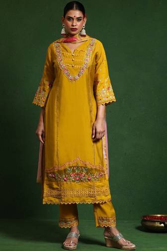 Women floral embroidered thread work cotton kurta with trousers & with dupatta