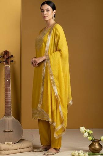 Women ethnic motifs embroidered thread work kurta with trousers & with dupatta