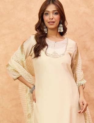 Women regular thread work kurta with trousers & with dupatta 3