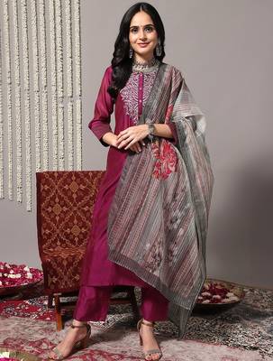 Floral embroidered chanderi silk kurta with trousers & dupatta 1