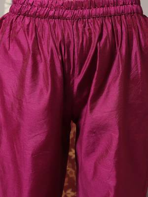 Floral embroidered chanderi silk kurta with trousers & dupatta 3